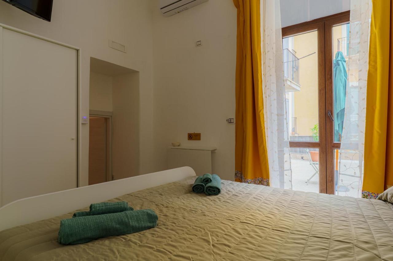 Casta Diva Holiday Rooms Катания Екстериор снимка
